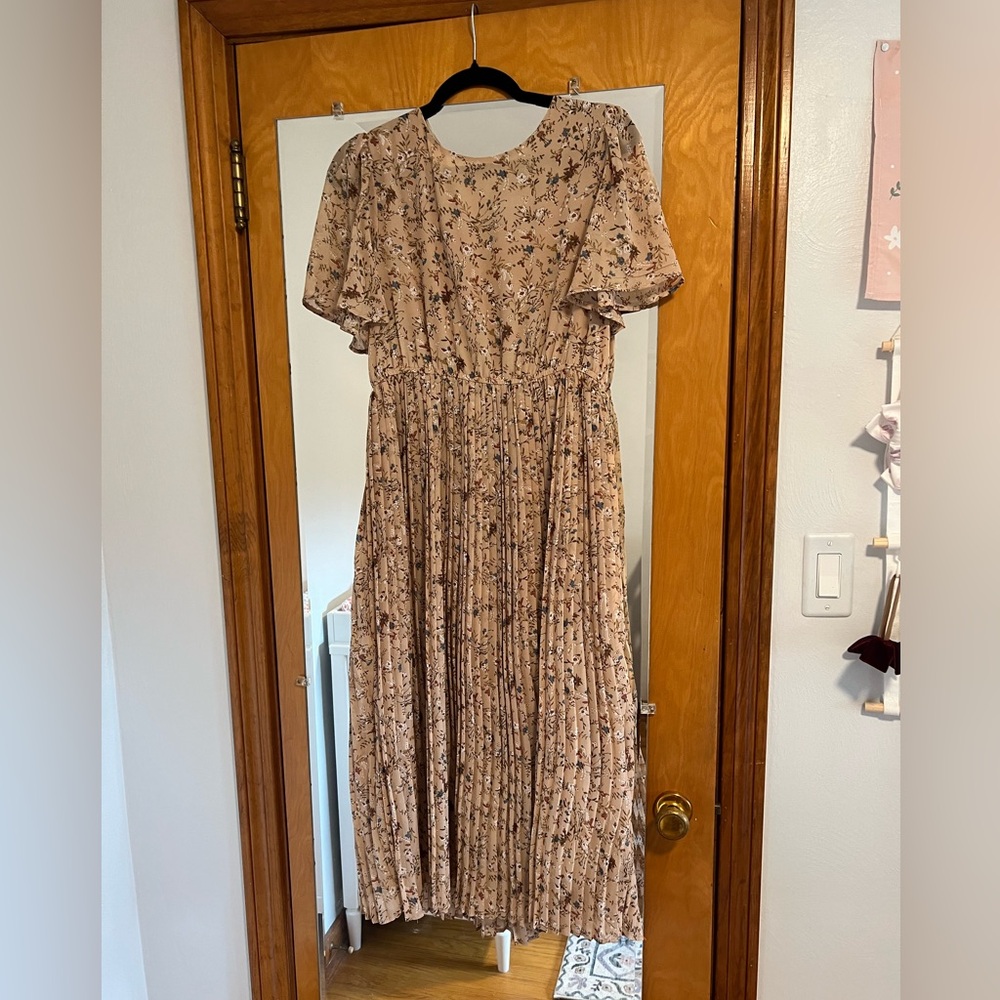 Beige Floral Pleated Short Sleeve Chiffon Maternity Midi Dress